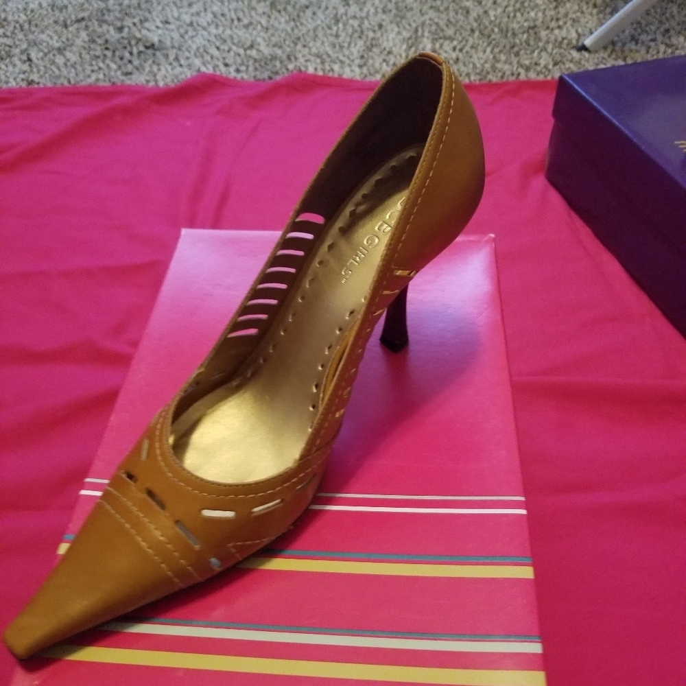 BCBG New Cuoio Vachetta pumps, size 8